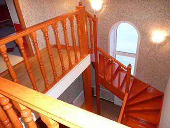 Лестница для деревянного дома.