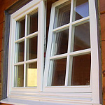 Как выбрать окна для деревянного дома